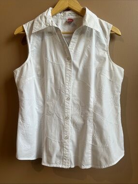 Vintage White sleeveless button up blouse with muted, floral embroidery